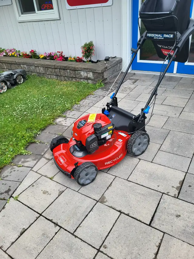 Toro 22' (21465) Recycler® w/ Personal Pace® Gas Lawn Mower