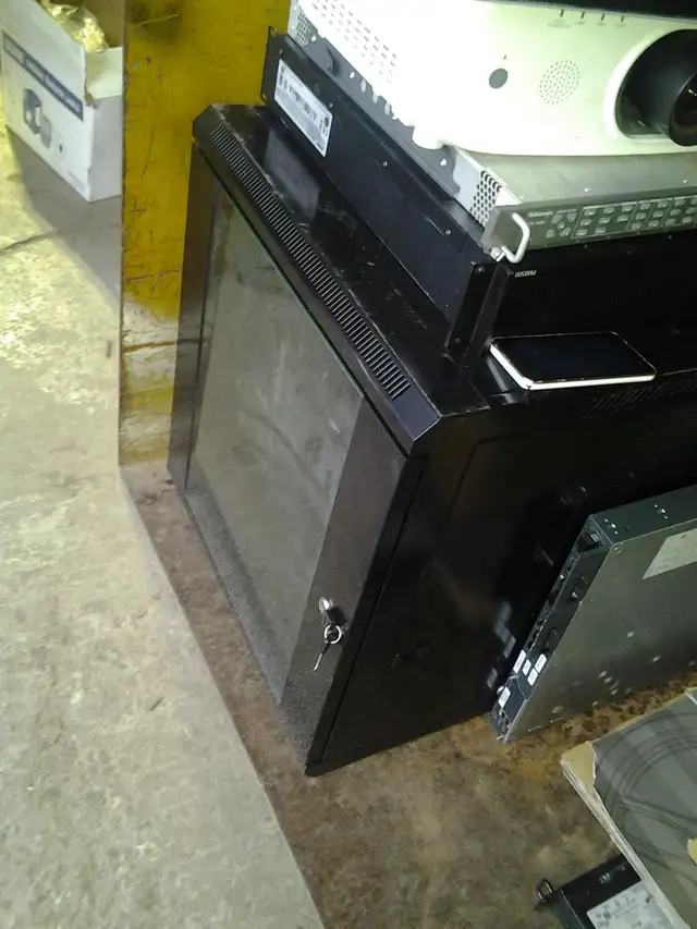 ventilated rack mount cabinet with keys EXCELLENT audio rack / n