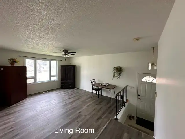 BRIGHT & SPACIOUS ROOMS FOR RENT (FEMALES ONLY) – MAPLES AREA