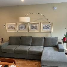 4-Seat Sectional Couch with Chaise Lounge – Excellent Condition - Photo 3