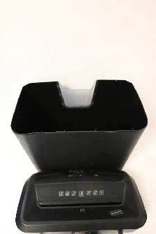 Paper Shredder Staples 8 sheet Cross cut Credit card Shredder - Photo 8
