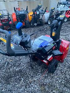 Toro 24' SnowMaster® 60V (39915) Snow Blower - Photo 2