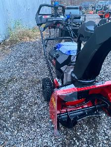 Toro 24' SnowMaster® 60V (39915) Snow Blower - Photo 3