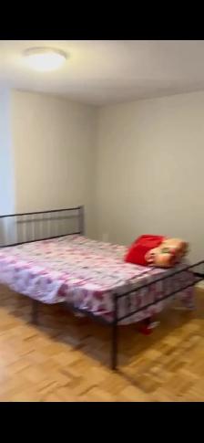 Shared Master bedroom for girls in Thorncliffe Park - Photo 6