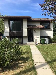 3 Bedroom Main floor of house for Rent in Edson