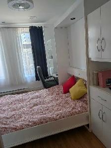 3 chambres,meublé,éclairé,chauffé,WIFI,métro JOLIETTE,terrasse - Photo 2