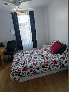 3 chambres,meublé,éclairé,chauffé,WIFI,métro JOLIETTE,terrasse - Photo 3