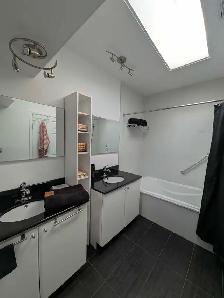 3 chambres,meublé,éclairé,chauffé,WIFI,métro JOLIETTE,terrasse - Photo 8