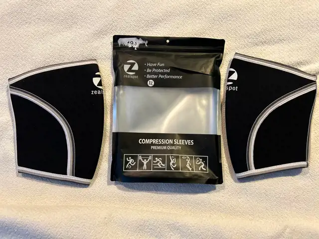 NEW CAMBIVO 2 PACK KNEE SLEEVE LG. BLK.AS PICTURED - NEW IN THE