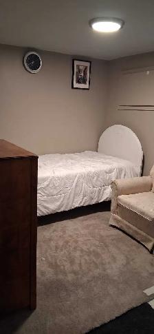 Bachelor Suite - $1000 EVERYTHING INCLUDED! - Photo 9