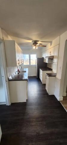 3-bedroom, 2-Bathrooms House For Rent in Richmond Hill Oakridges - Photo 3