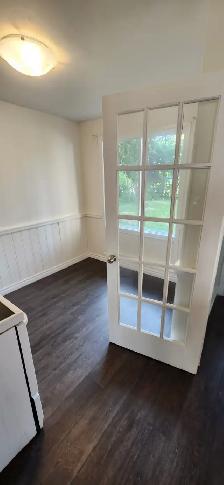 3-bedroom, 2-Bathrooms House For Rent in Richmond Hill Oakridges - Photo 4