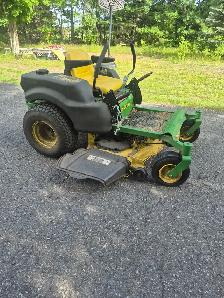 John Deer Zero turn z425 lawn tractor with attachment - Photo 2