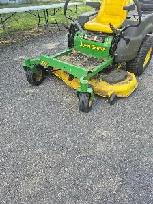 John Deer Zero turn z425 lawn tractor with attachment - Photo 3