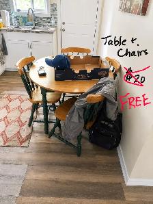 FREE Table and chairs, text 639-382-9960