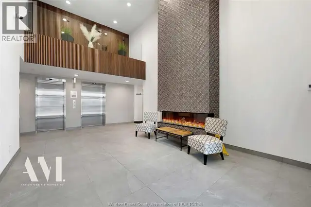 Fully Furnished Luxury 2BR/2BA Top-Floor Condo in LaSalle