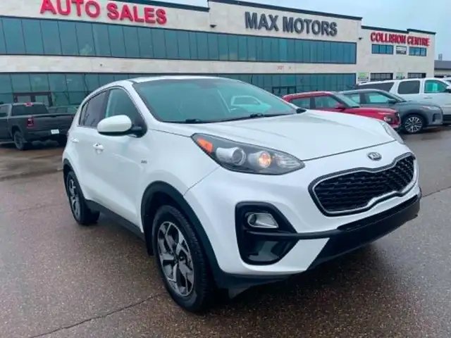 2020 Kia Sportage LX AWD 2.4L – 99,585 KM