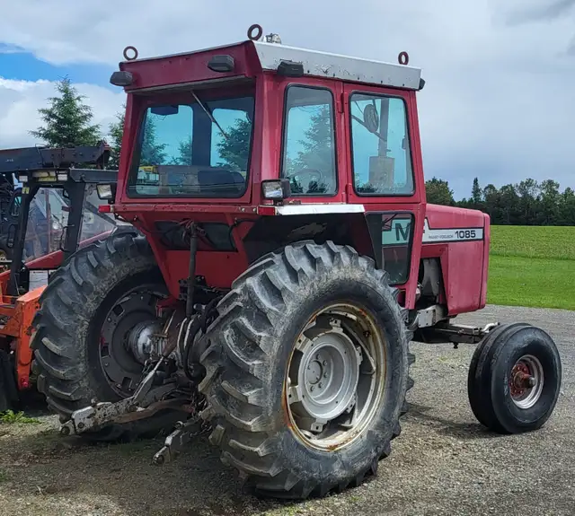 1085 Massey Tractor