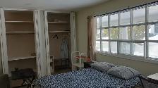 Larger room with small private bathroom in a nice residential ar - Photo 8
