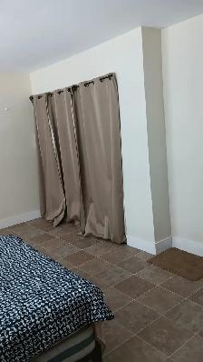 Larger room with small private bathroom in a nice residential ar - Photo 10