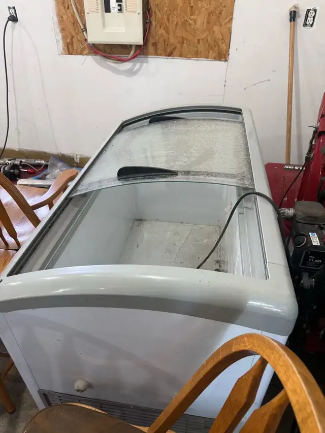 Display freezer