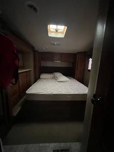 5th wheel RV - Photo 4