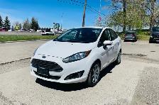 2014 Ford Fiesta  SE with Bluetooth, Sunroof, Power Heated Seats