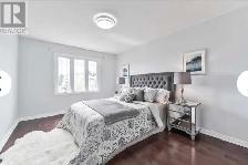 Toronto upper level Masterroom w/ own bath, washer for rent, - Photo 2