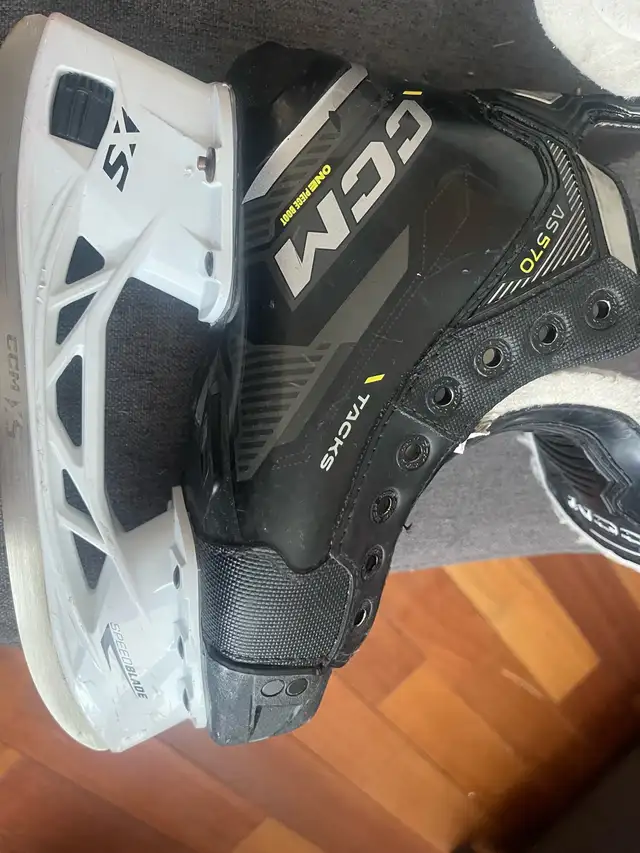 ccm hockey skates. junior, size 1