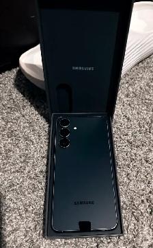 Samsung Galaxy S25 FE 128GB (Black) – Brand New, Unlocked - Photo 2