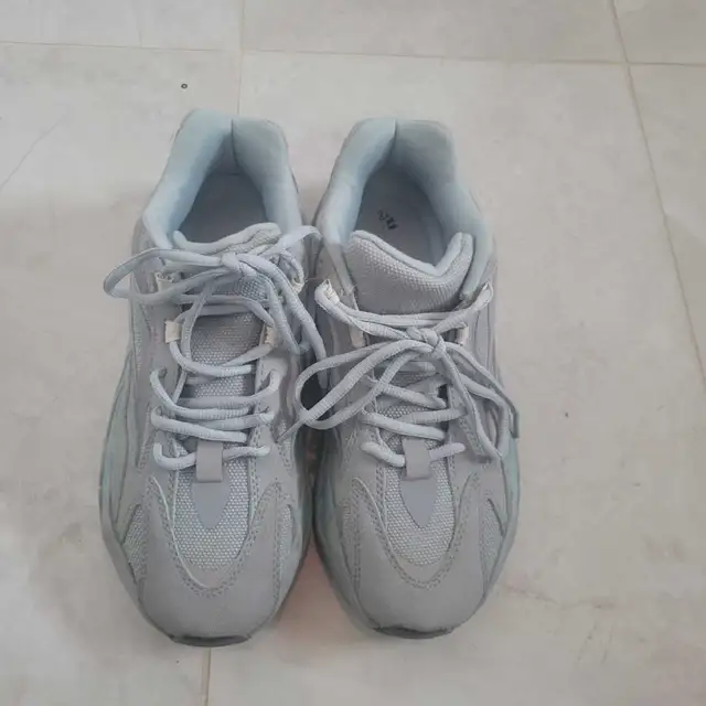 Adidas Yeezy 700 V2 Inertia