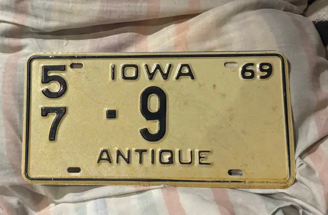 Iowa 1969 license plate