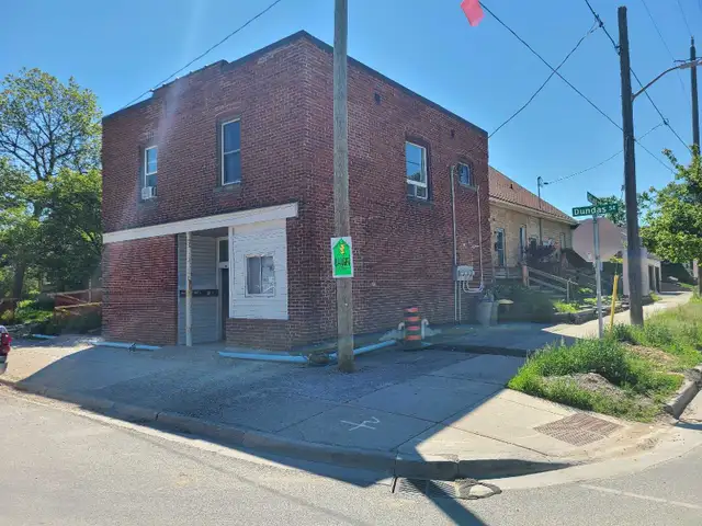BEAUTIFUL QUAINT 1 BEDROOM APARTMEN IN QUIET BUILDING
