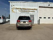 2012 Jeep Grand Cherokee Overland 4WD | Sunroof | Heated Seat - Photo 6