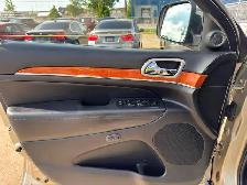 2012 Jeep Grand Cherokee Overland 4WD | Sunroof | Heated Seat - Photo 17