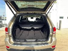 2012 Jeep Grand Cherokee Overland 4WD | Sunroof | Heated Seat - Photo 35