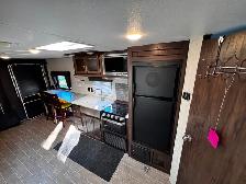Toy Hauler Cherokee 26RR 2020 - Photo 11