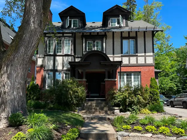 Glebe  1-Bedroom Apartment– Available August 1
