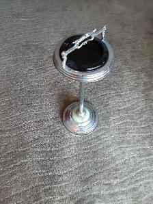 Floor ashtray