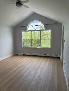 Ney renovated, Quiet BEDFORD Townhouse for Rent! - Photo 2