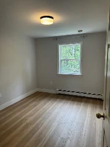 Ney renovated, Quiet BEDFORD Townhouse for Rent! - Photo 10