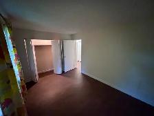 3 bedroom, 1 bath duplex - Photo 5