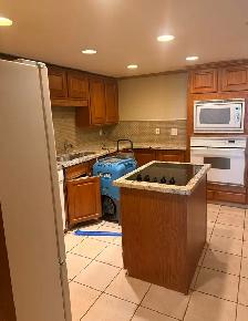 INVESTOR & RENOVATOR ALERT ️ Huge 2,152 SqFt End-Unit Townhome - Photo 2