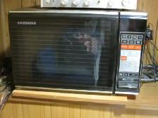 LARGE MICROWAVE OVEN.