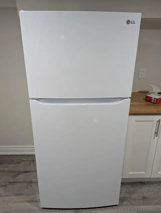Fridge, Stove, Washer/Dryer in Excellent Condition