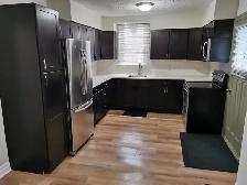 Beautiful room in four room unit - Photo 5