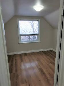 Beautiful room in four room unit - Photo 8