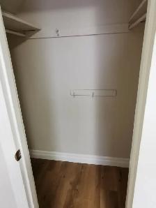 Beautiful room in four room unit - Photo 9