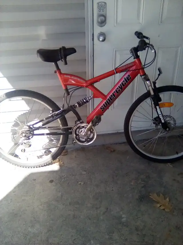 2 Bicyclettes à vendre 75$ ch.  les 2 pour 125$