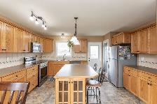 4 bed 3 bath detached home - Photo 3